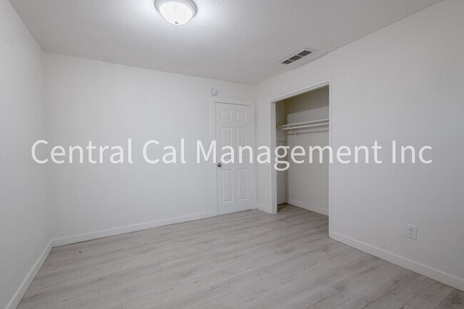 Building Photo - 1313 E Planz Rd