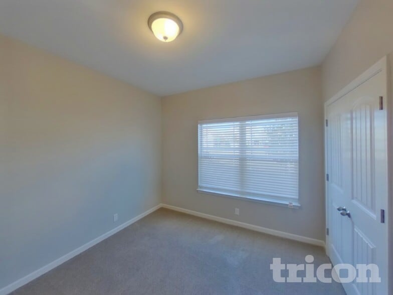 Building Photo - 2004 Kinsale Ave