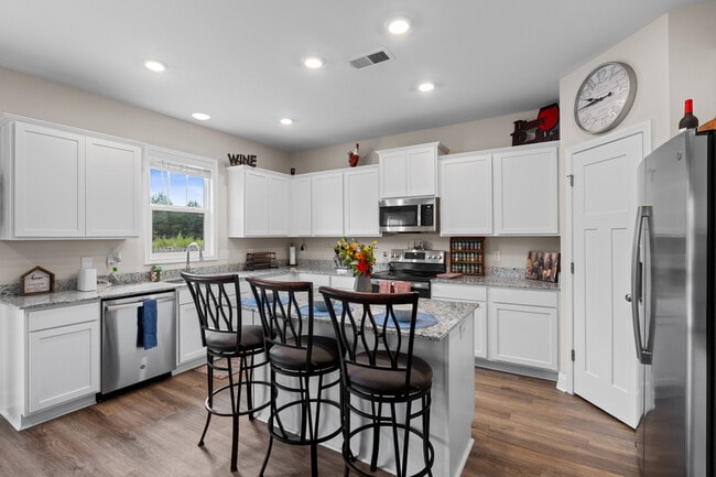 Building Photo - 152 Savannah Wood Rd