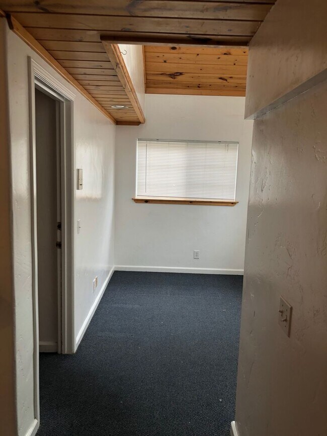 Building Photo - 6536 Del Playa Dr