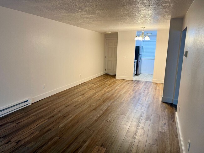 Building Photo - Cedar Mills Two Bedroom Condo-Nicely Remodeled!