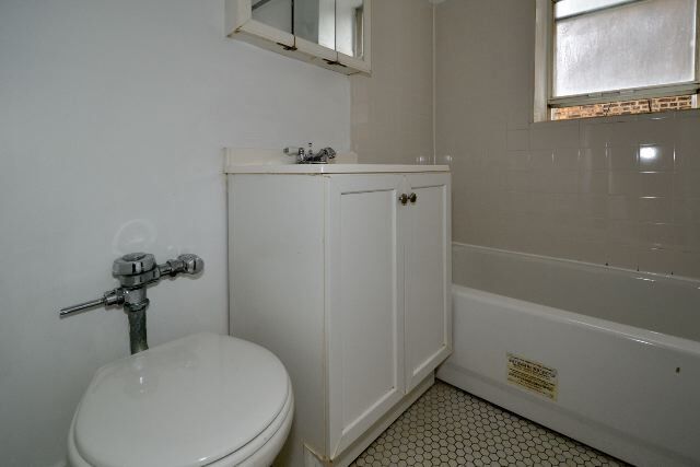 Building Photo - 653 W Belmont Ave