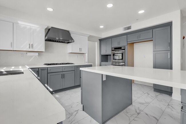 Building Photo - 29767 Southwood Ln