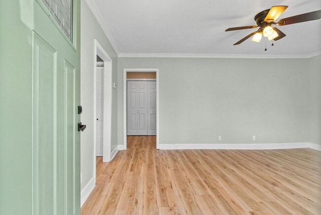 Building Photo - 2 Bedroom Pet Friendly Home For Rent Near Madison Street!
