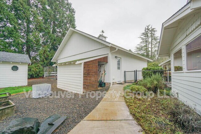 Building Photo - 745 S 21st Pl