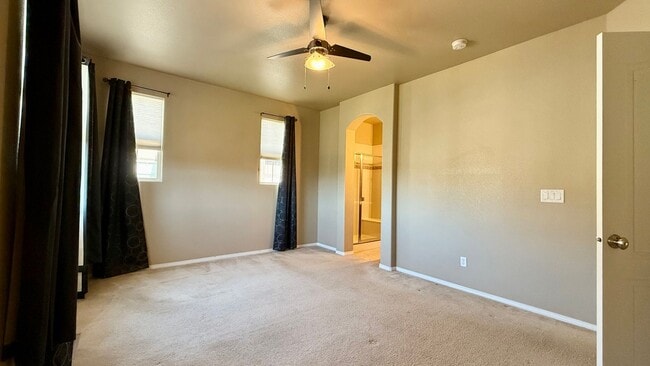 Building Photo - Spacious & Modern 3-Bedroom Townhome in Th...