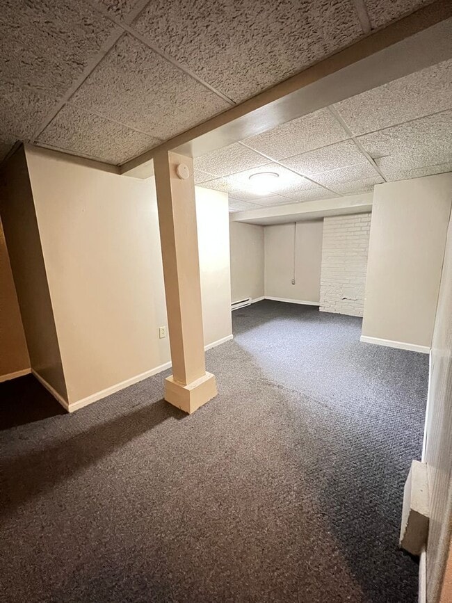 Building Photo - AVAILABLE JUNE 1ST - 4 Bed/1 Bath: Now With $250 Off First Months Rent!