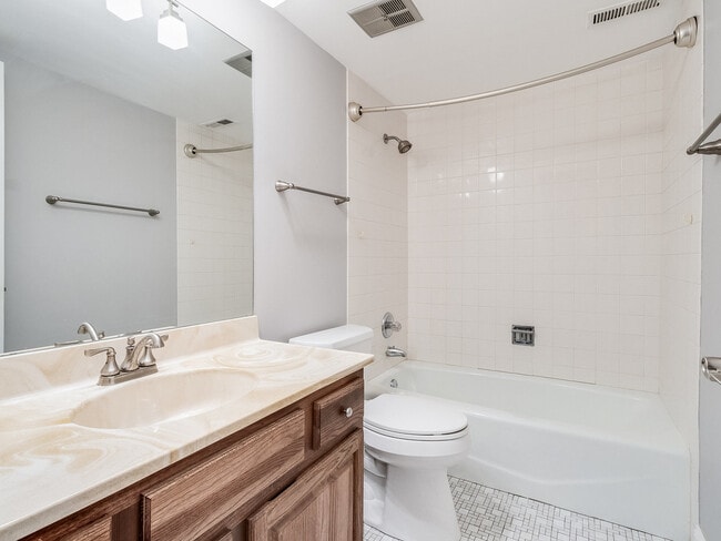 Building Photo - 7 Cinnamon Creek Dr