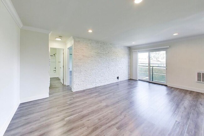 Building Photo - 1662 Hollenbeck Ave