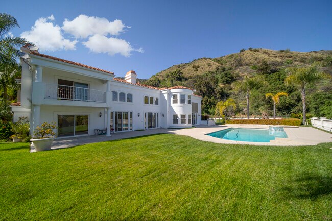 Building Photo - 1160 N Easley Canyon Rd