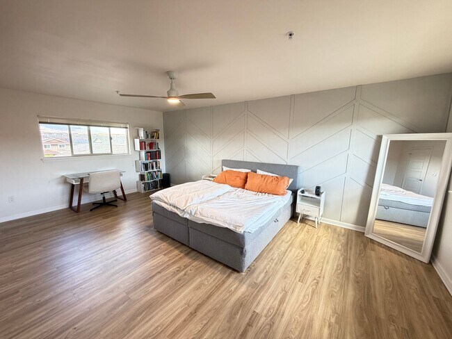 Building Photo - 2 Bedrooms | 2.5 Bathrooms | 2 Open Parking | Rent: $3,600/month