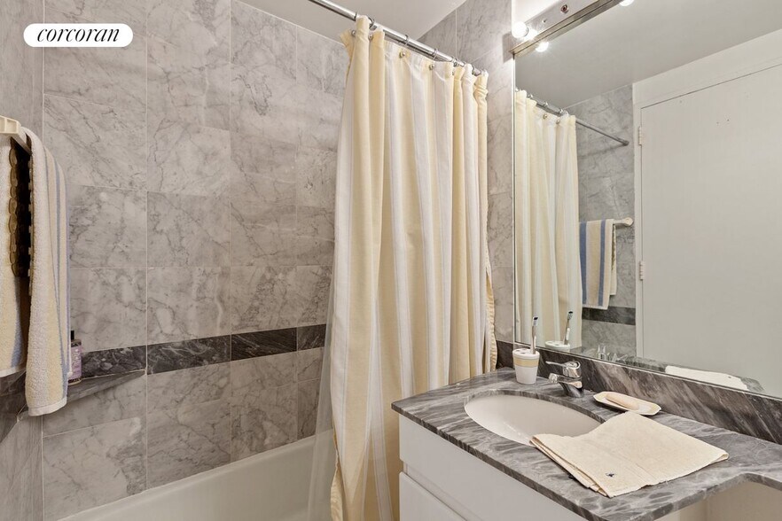 Building Photo - 232-236 E 47th St