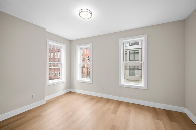 Building Photo - 450 1st St