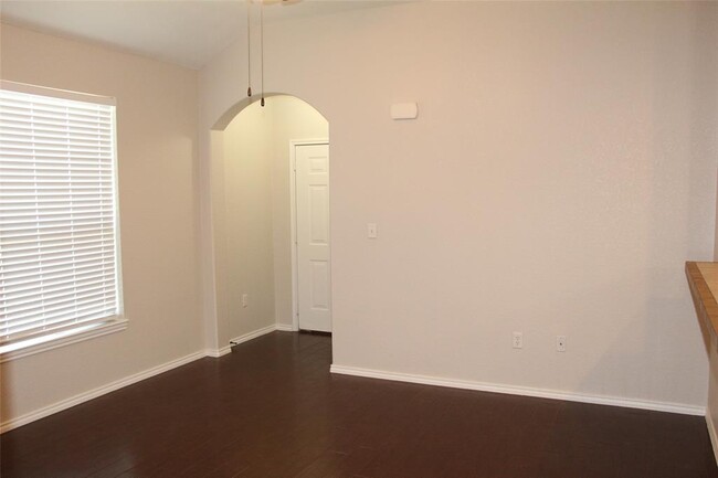 Building Photo - 578 Creekside Cir
