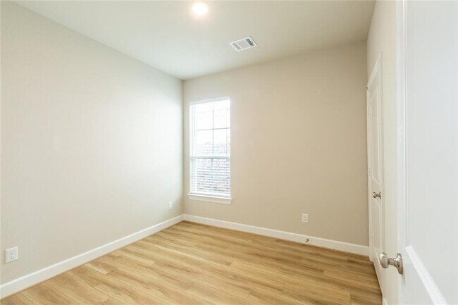 Building Photo - 1016 Tillman Ln