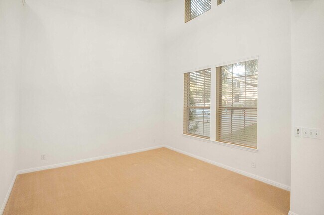 Building Photo - 2514 Crenshaw Dr