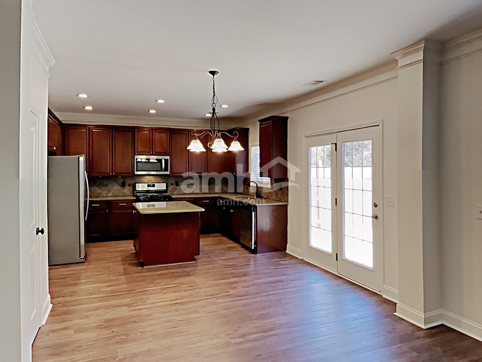 Building Photo - 446 Crestmont Ln