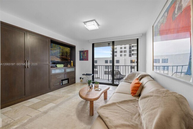 Building Photo - 2625 Collins Ave