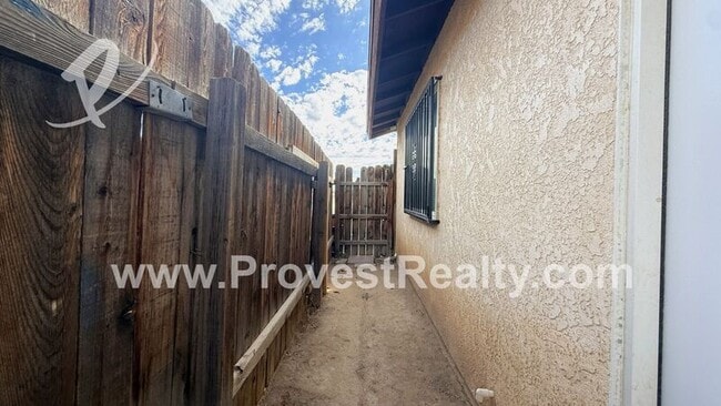 Building Photo - 15952 Sequoia St