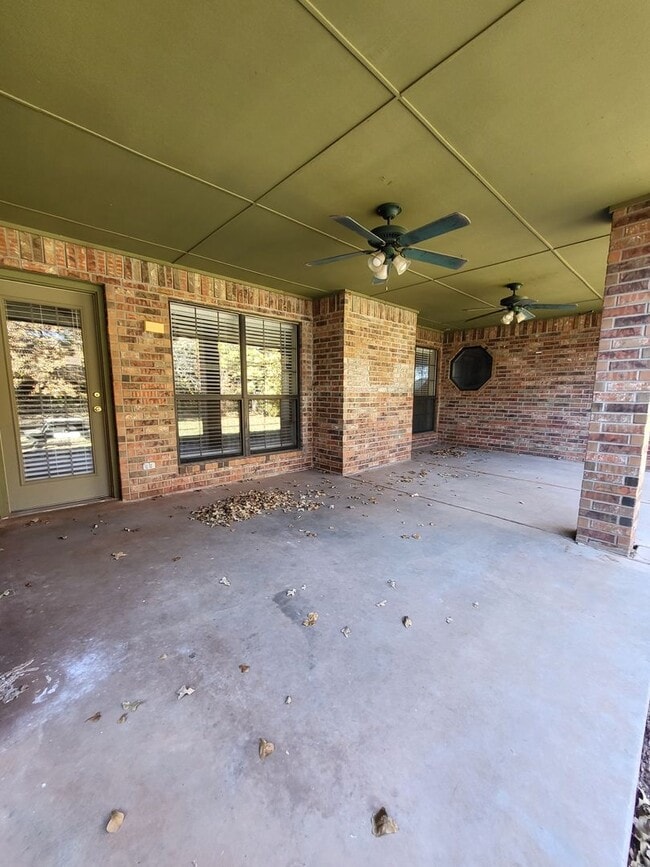Building Photo - (3) Bed/(2.5) Bath with over 2000sqft in Blanchard Avail NOW!