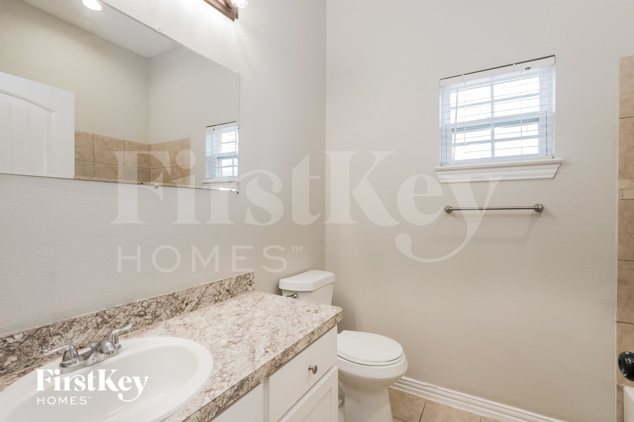 Building Photo - 1633 Mockingbird Ln