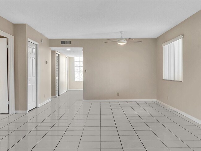 Building Photo - 16252 Laurel Dr