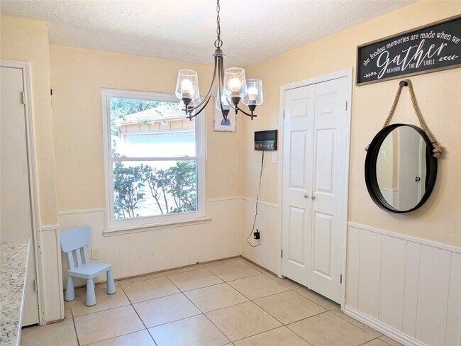 Building Photo - 9702 Harrowgate Dr