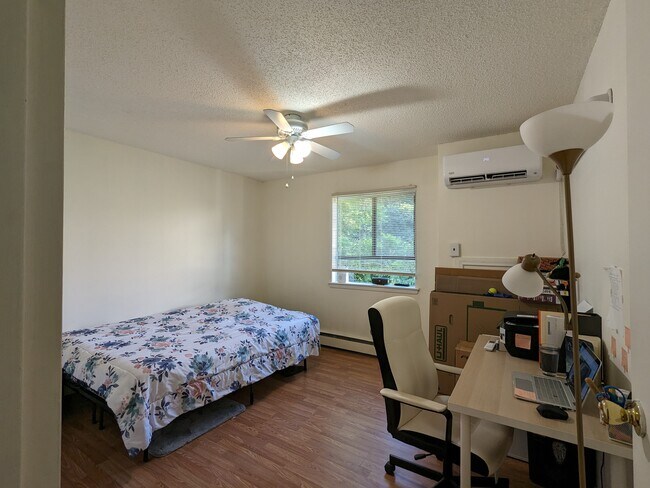 Bedroom01 - 280 Bridgewater Rd