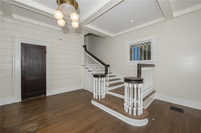 Building Photo - 206 S Sims Ave