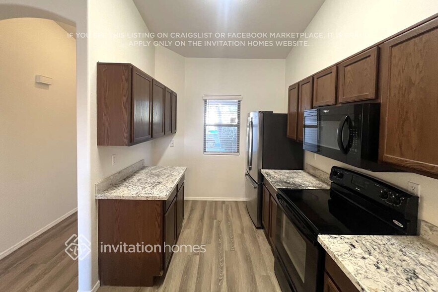 Building Photo - 18365 W Eva St