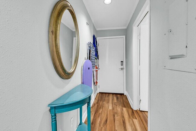 Building Photo - 202 75th Ave N