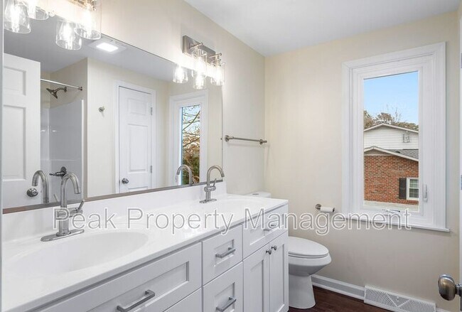 Building Photo - 3212 Vinton St