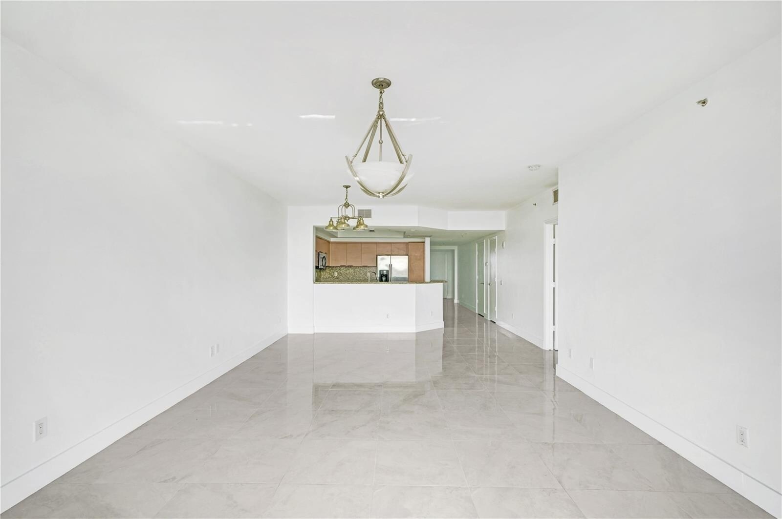 Building Photo - 14951 Royal Oaks Ln