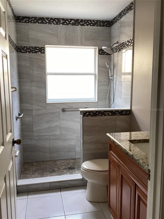 Building Photo - 572 Lancer Oak Dr