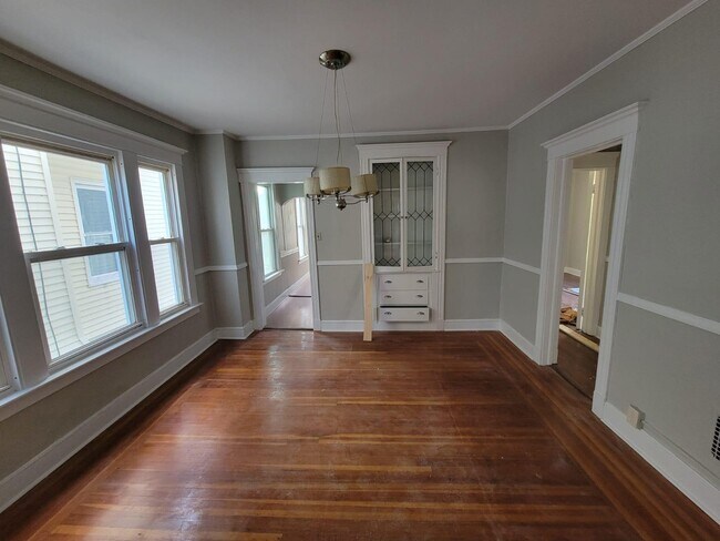 Building Photo - 504 Winthrop Ave