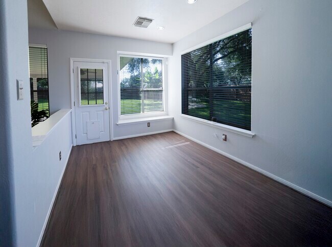 Building Photo - 1123 Woodley Bend