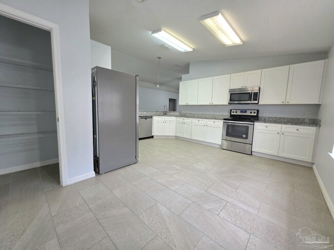 Building Photo - 4972 Genevive Ct
