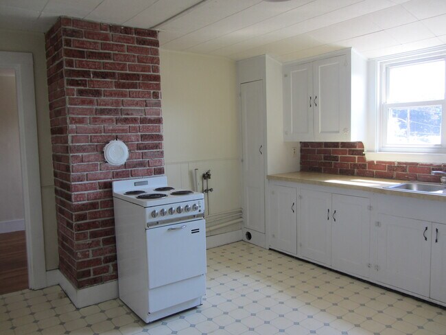 Building Photo - 14 Bradbury St