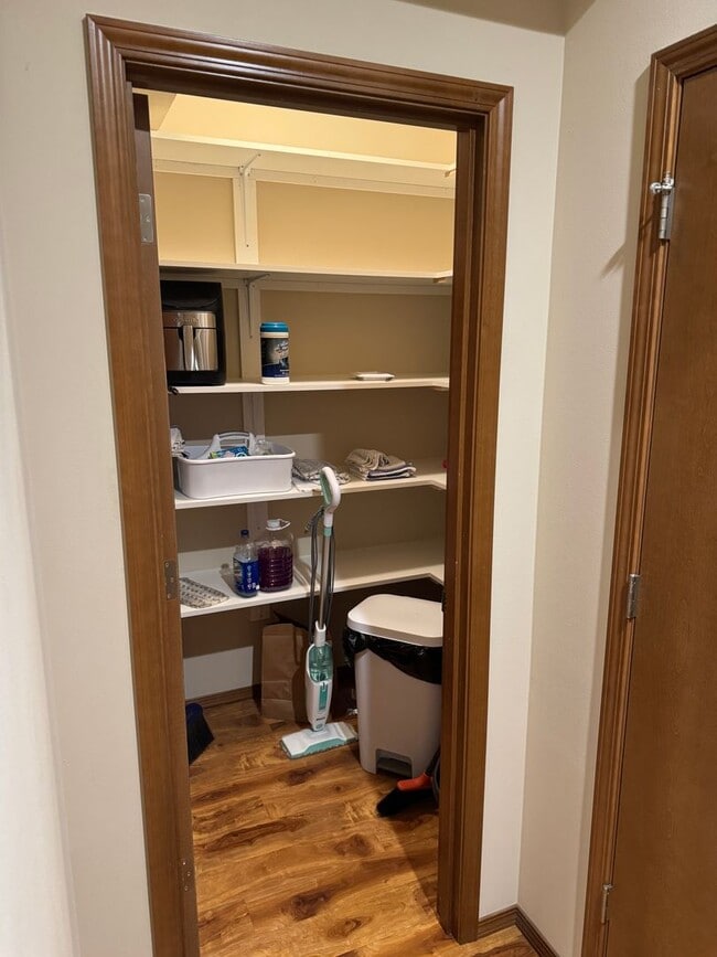 Building Photo - Spacious Vista View Home for Lease