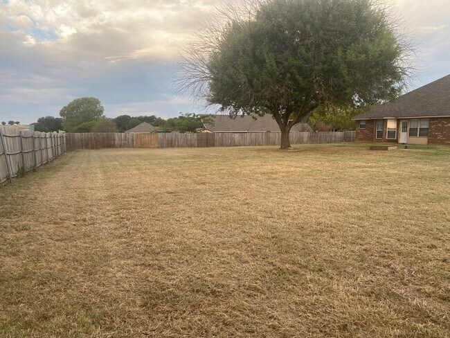 Building Photo - 150 Hunters Cir