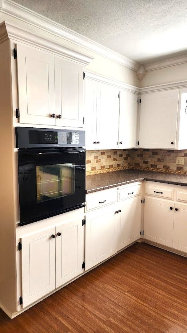 Building Photo - Beautiful 3 Bed 2 Bath Corner Lot