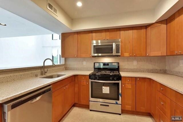 Building Photo - 798 Spinnaker Ct