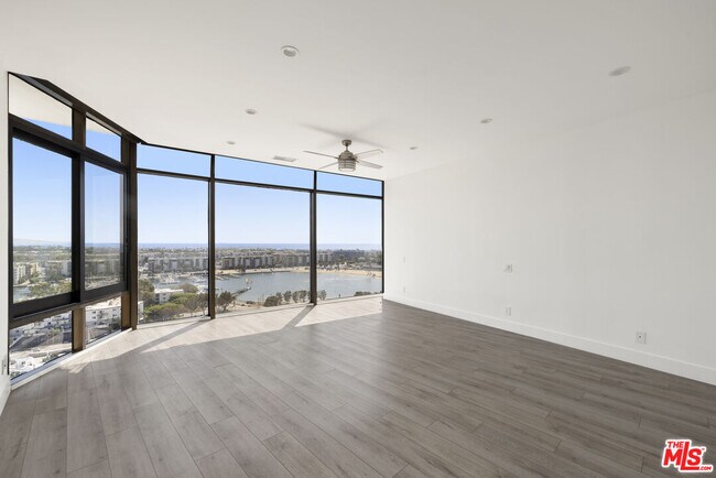 Building Photo - 4267 Marina City Dr