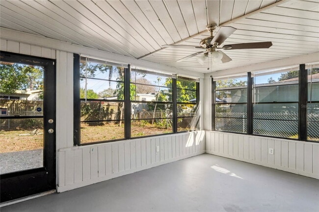 Building Photo - 1470 Overlea St