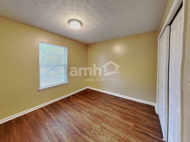 Building Photo - 127 Trails End