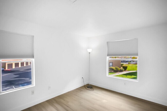 Building Photo - 3 Bedroom, 2 Full Bath Condo In Great Location