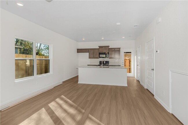 Building Photo - 601 W 24th St