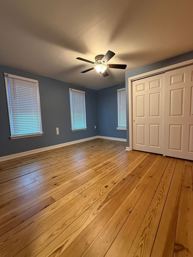 Building Photo - 960 Maple St