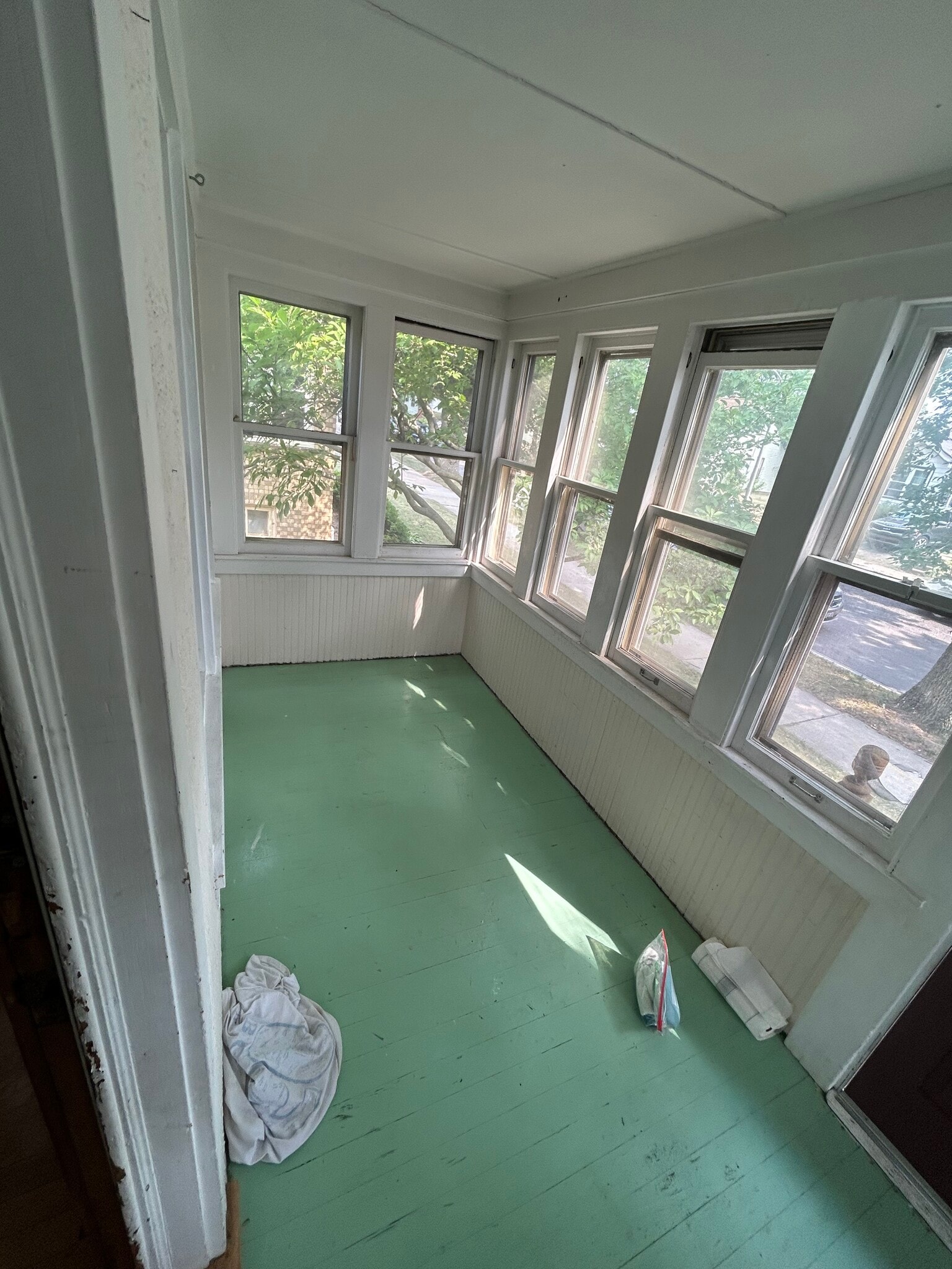 Sunroom - 6642 W Stevenson St