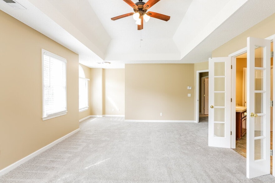 Building Photo - 815 Tynsdale Dr